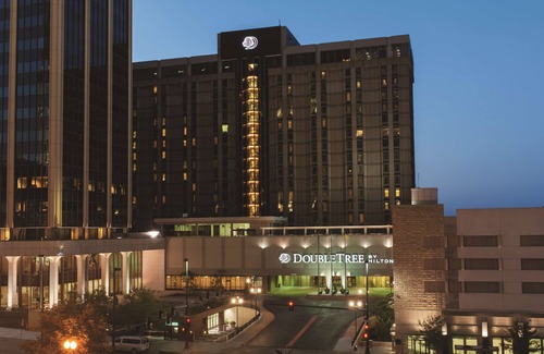 Downtown Northeast Hotel | DoubleTree by Hilton Omaha Downtown
