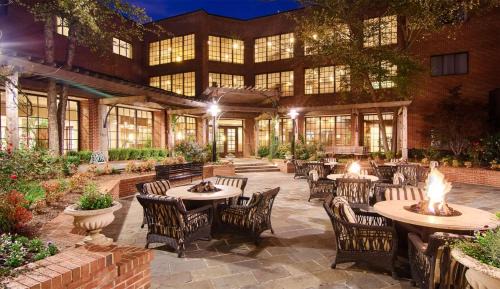 Barclay Downs Hotel | DoubleTree Suites by Hilton Charlotte/SouthPark