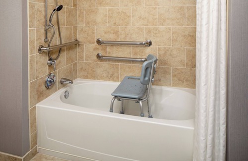 Downtown Detroit Hotel | DoubleTree Suites by Hilton Hotel Detroit Downtown - Fort Shelby