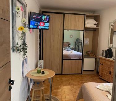 Darnius House | Douce pause