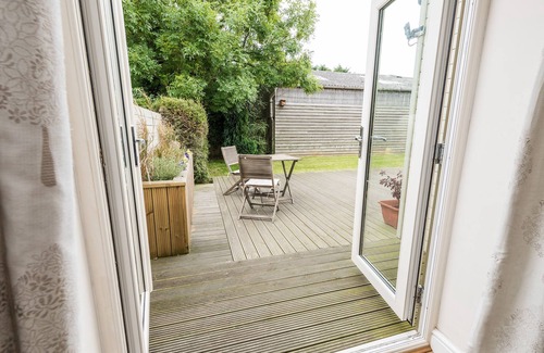 Louth Cottage | DOVE FARM COTTAGE, pet friendly, with a garden in Louth