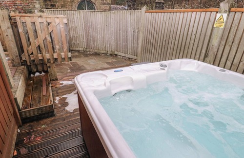 Saddleworth Cottage | DOVESTONE SECLUDED LUXURY LODGES (SLEEPS 6) - PETS WELCOME in Greenfield