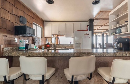 Capistrano Beach Apartment | Downstairs Beachhouse · Dana Point Beach House -Whale Rock House