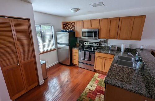 Pearl District Condo | Downtown 2 bdrm Condo Steps Away From the Willamette River. Year Round Hot Tub
