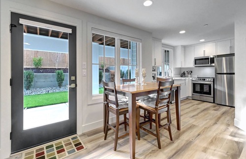 Market House | Downtown 2-Bedroom Suite Near Kirkland Marina & Bellevue