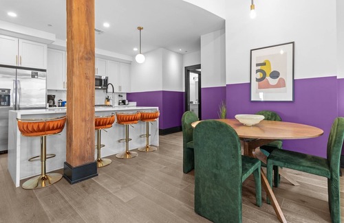 Arts/Warehouse District Hotel | Downtown 2BR + Sleeper Sofa Rooftop Pool Gym Gameroom