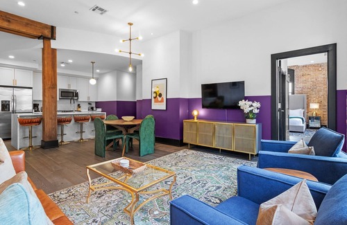 Arts/Warehouse District Hotel | Downtown 2BR + Sleeper Sofa Rooftop Pool Gym Gameroom