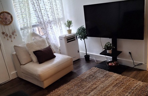 Mechanicsville Apartment | DOWNTOWN AT CUTE AND COZY
