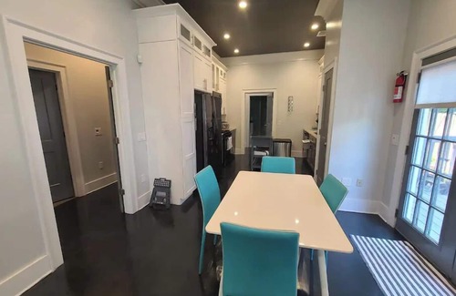 West End House | Downtown Atlanta - West End Modern 3 bedroom/2 bath Bungalow
