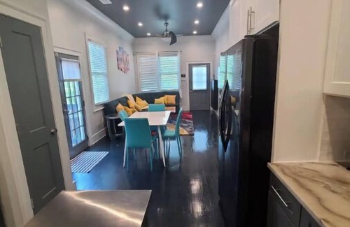 West End House | Downtown Atlanta - West End Modern 3 bedroom/2 bath Bungalow