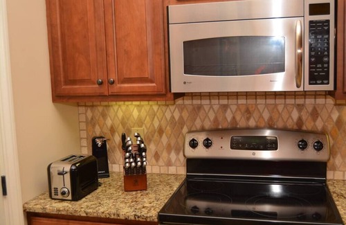 Auburn Apartment | Downtown Auburn 2BR/2.5BA Condo across from campus
