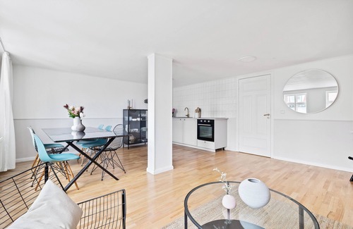 Downtown Apartment | Downtown Baldursbrá Holiday Home