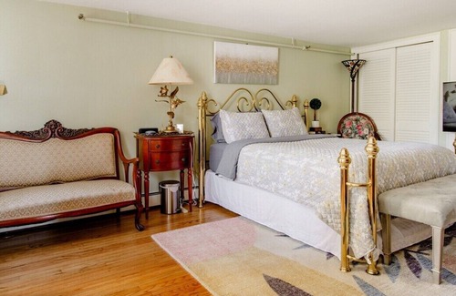 College Hill Apartment | downtown by RISD/1gb wifi/smart lock/free parking