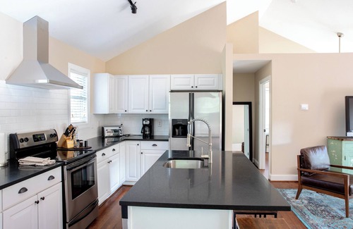 Fifeville Apartment | Downtown Carriage House | 1 BR Loft close to the historic downtown mall