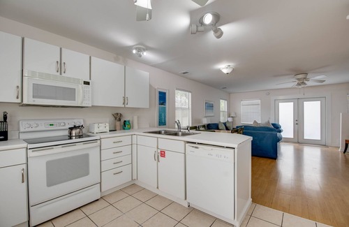 Old Town Apartment | Downtown Casa Caribe by Brightwild Pool
