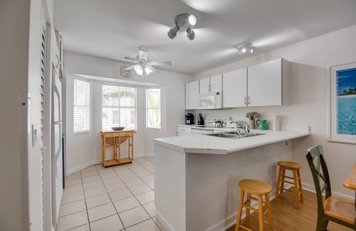 Old Town Apartment | Downtown Casa Caribe by Brightwild Pool