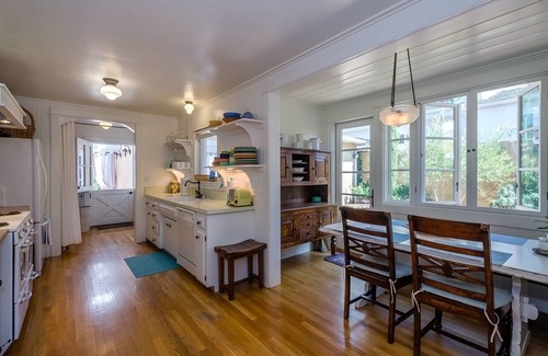 San Luis Obispo House | Downtown Charming Craftsman with Courtyard