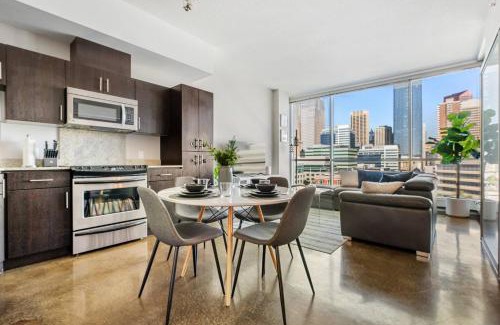 Beltline Apartment | Downtown Chic Retreat | Elegant + Free Parking