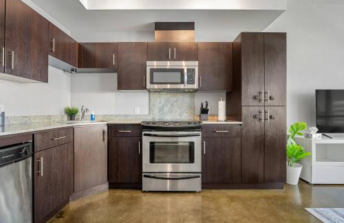 Beltline Apartment | Downtown Chic Retreat | Elegant + Free Parking