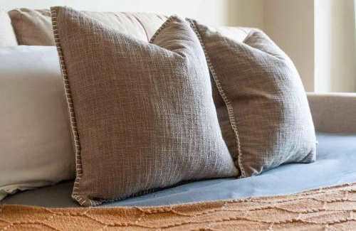 Crosstown Apartment | Downtown Cityview Escape with Pool and Jacuzzi near Rogers Arena