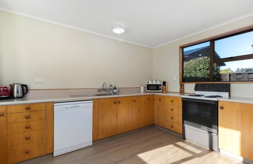 Wanaka House | Downtown Delight - Wanaka Holiday Home