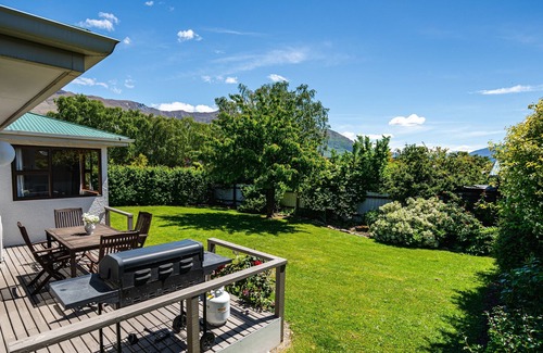 Wanaka House | Downtown Delight - Wanaka Holiday Home