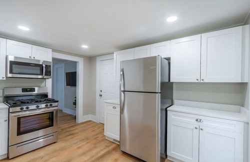 Geneva Condo | Downtown Geneva 2nd Floor Condo Sleeps 8
