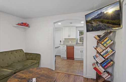 Downtown Flagstaff House | Downtown Green Gable Bungalow with AC, Fully Fenced Yard, W/D, 2 Smart TVs, WiFi