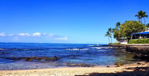 Historic Kailua Village Apartment | DOWNTOWN HAWAIIAN PARADISE CONDO with Hot Tub, Pool & Beach - Kona Islander Inn