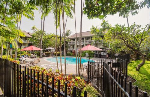 Historic Kailua Village Apartment | DOWNTOWN Hawaiian Theme Condo with Hot Tub, Pool & Beach - Kona Islander Inn