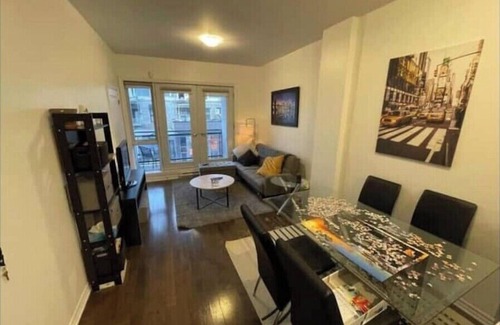 Milton Park Apartment | Downtown heart of mtl beautiful staycation