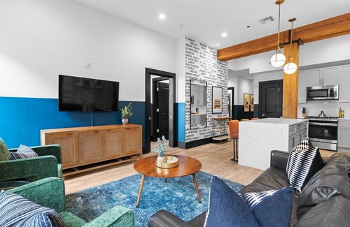 Central Business District Hotel | Downtown Heated Rooftop Pool Gym Gameroom