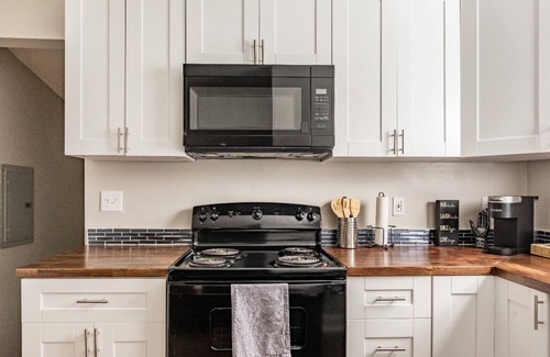 Pittsburgh House | Downtown: Historical West End's Shotgun Apartment