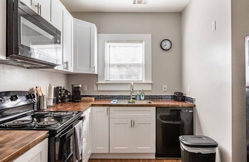 Pittsburgh House | Downtown: Historical West End's Shotgun Apartment