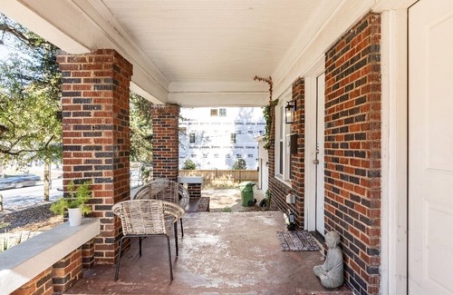 Pittsburgh House | Downtown: Historical West End's Shotgun Apartment