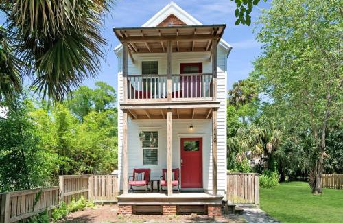 Lincolnville House | Downtown Home with Hot Tub, BBQ, Near Ice Plant!
