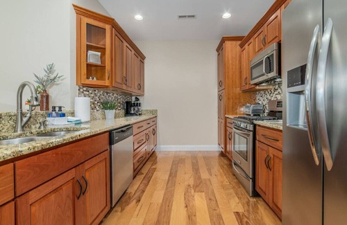 Lexington Condo | Downtown Loft - King Beds - Walk to WLU & VMI!
