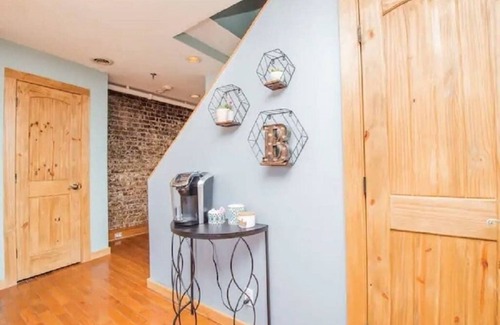 Old City Condo | Downtown Loft - Pet Friendly - 2 Queen Beds