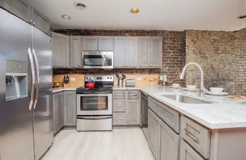 Old City Condo | Downtown Loft - Pet Friendly - 2 Queen Beds