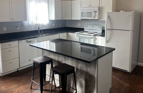 Shelby Park Condo | Downtown Louisville, within 5 minutes of the Bourbon District (month long)