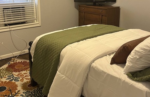 Shelby Park Condo | Downtown Louisville, within 5 minutes of the Bourbon District (month long)