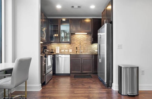 Waller Creek District Apartment | Downtown | Luxury 1BD Apt. | Pool | Gym | Great Views