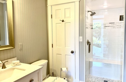 Manteo House | Downtown Manteo with Secret Garden