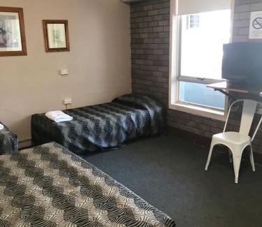 Wollongong Hotel | Downtown Motel