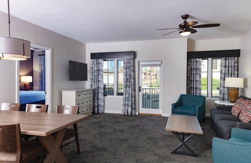 Downtown San Antonio Resort | Downtown San Antonio Resort close to RiverWalk and The Alamo with Rooftop Pool and Hot tub