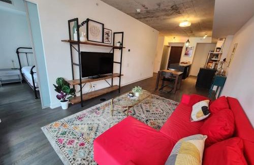 Fashion District Apartment | Downtown Toronto Spacious Spa Haven and Park