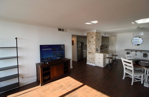 Downtown Tulsa Apartment | Downtown Tulsa 2 Bed Highrise Apartment, Covered Parking, Gym, Convenience Store
