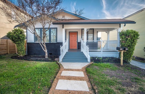 Nevada Street Apartment | Downtown View Cozy 2br/1ba Home Sleeps 8