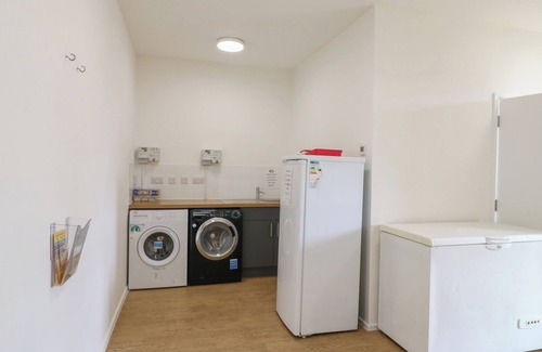 Woodbridge Cottage | DOZY DOTTY (COW SHED 4), pet friendly, with a garden in Campsea Ashe