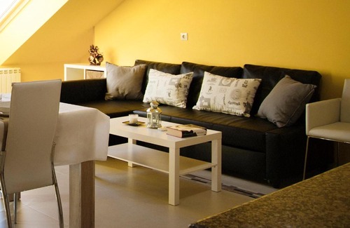Sarria Apartment | dpCristal Ático Vistas al Camino